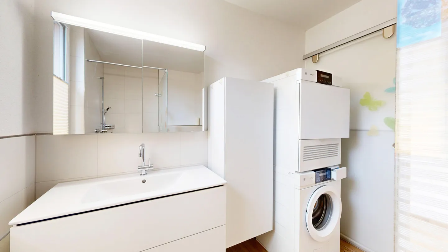 Modern 2.5-room apartment with winter garden and carport - Photo 7 of 9