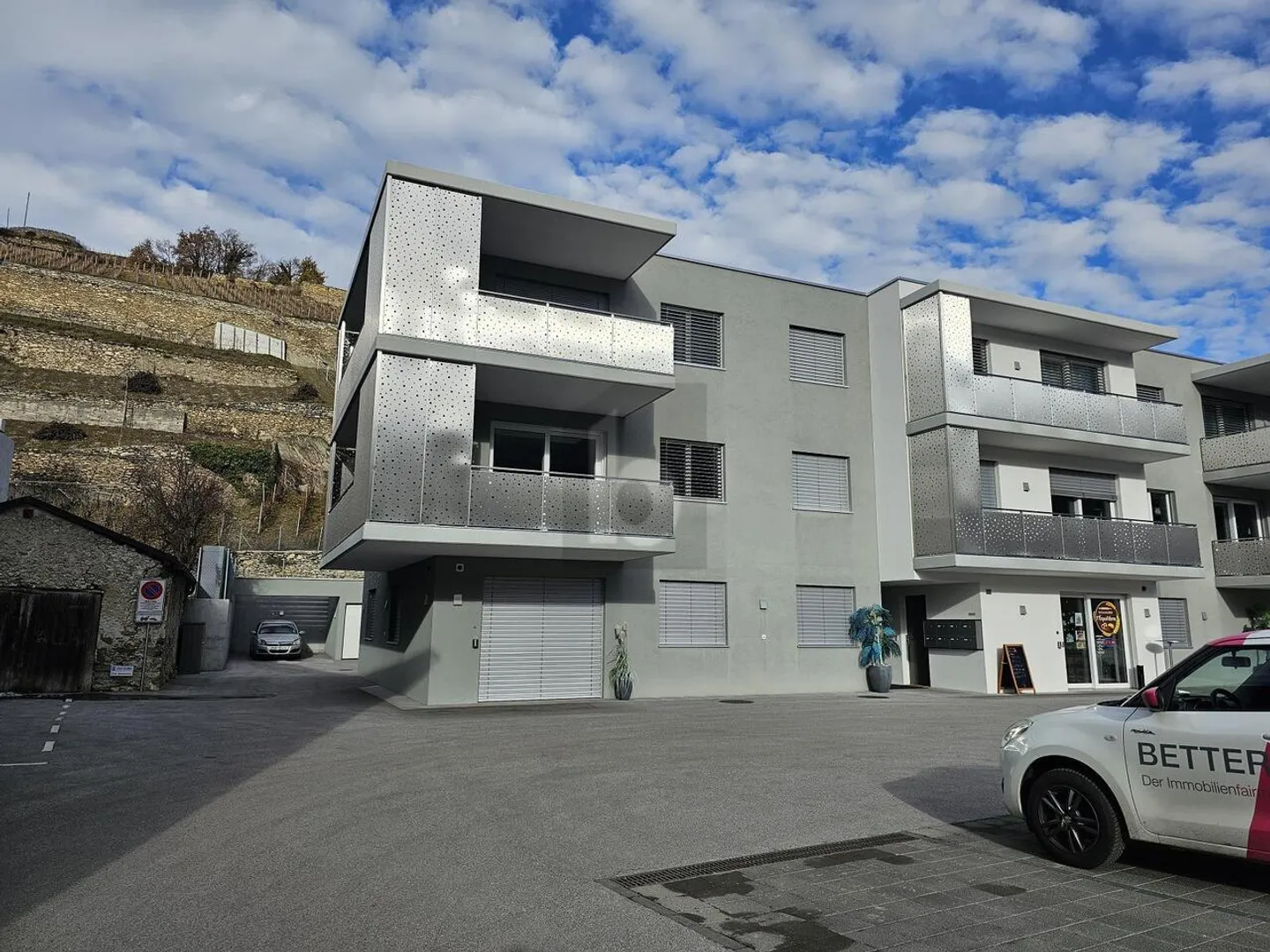 VETRINA BEN ESPOSITATA E POSSIBILITÀ MULTIPLE - Foto 1 di 6