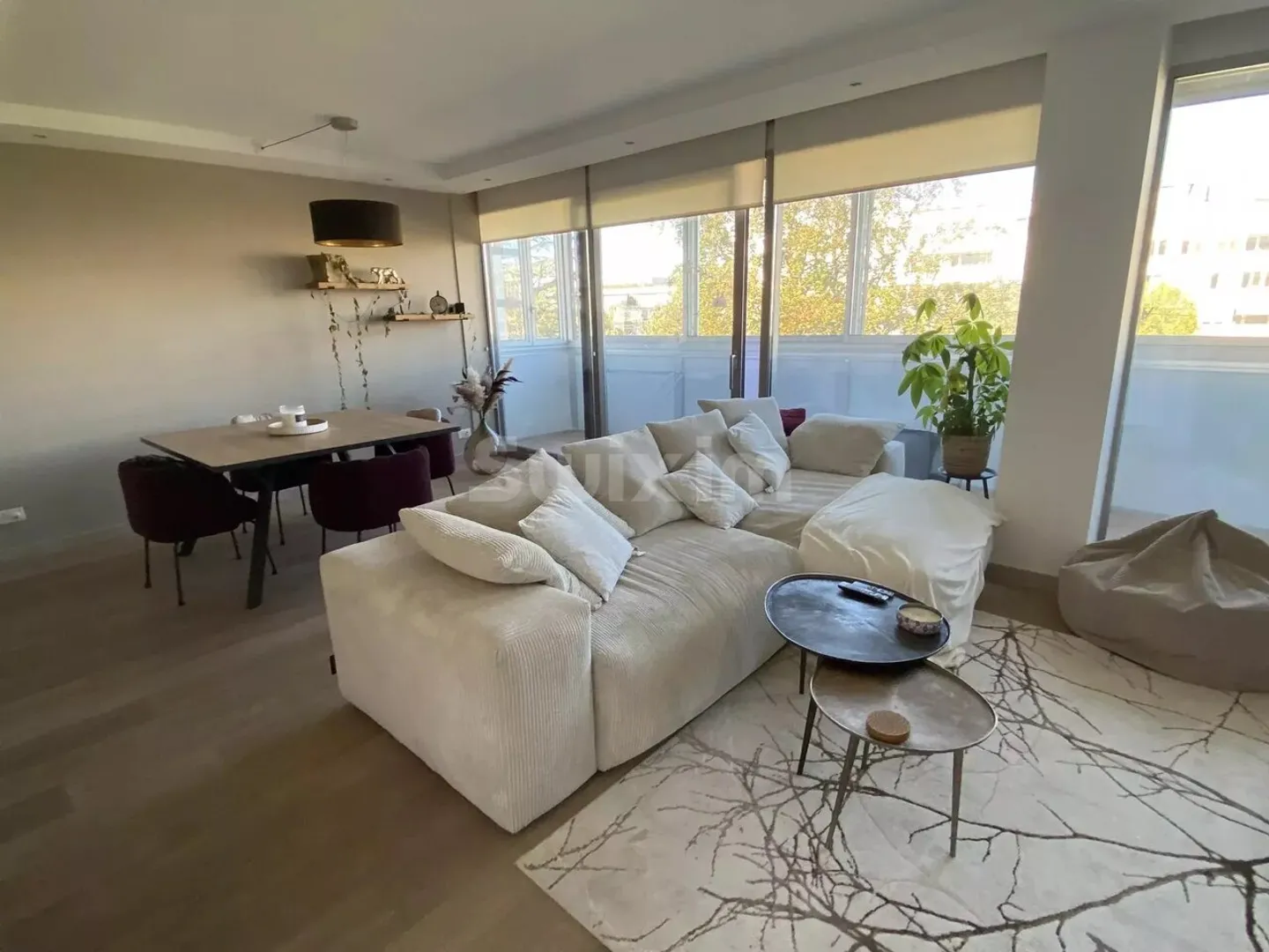 Beautiful renovated apartment with unobstructed view - Photo 2 of 6