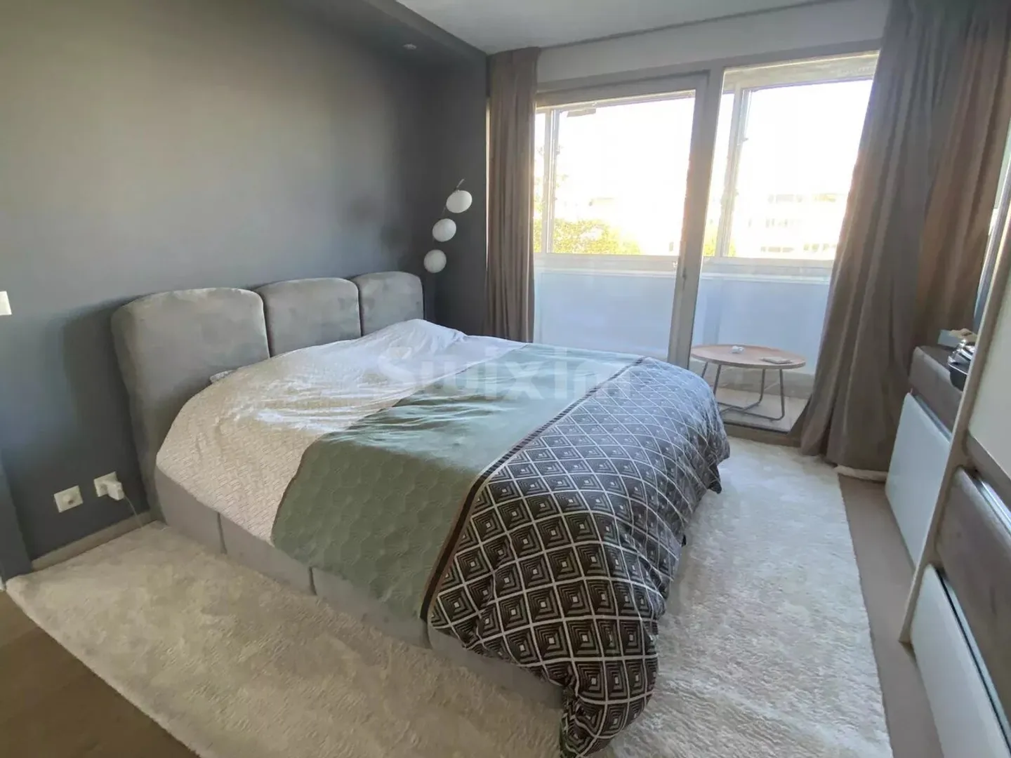 Beautiful renovated apartment with unobstructed view - Photo 6 of 6