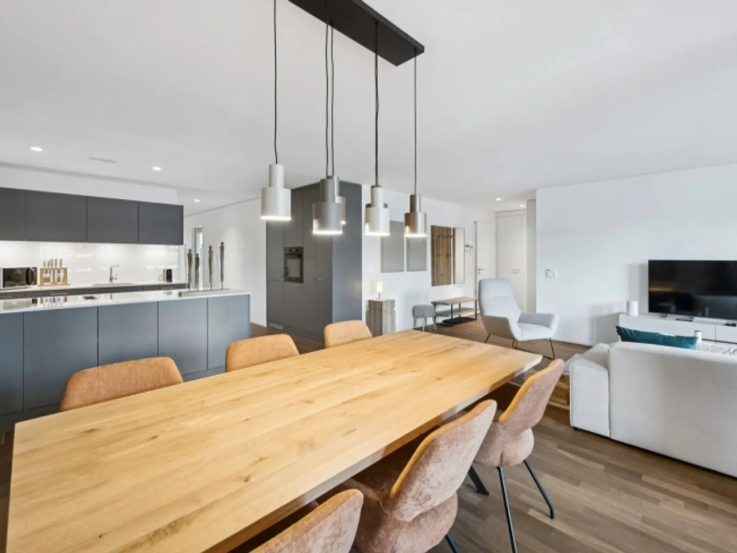 «Möblierte Apartments mit Madrid Flair  direkt im grössten Shoppingcenter der Schweiz!» - Foto 2 von 13