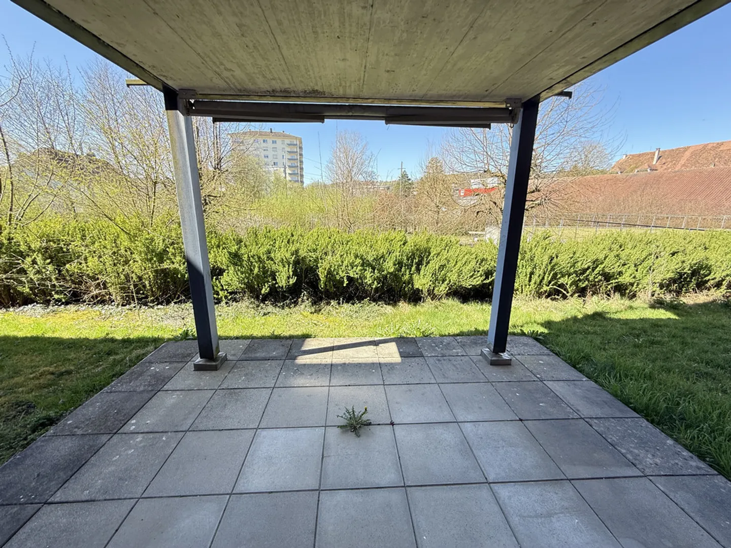 Un terrasse et de grands volumes - Photo 1 sur 11
