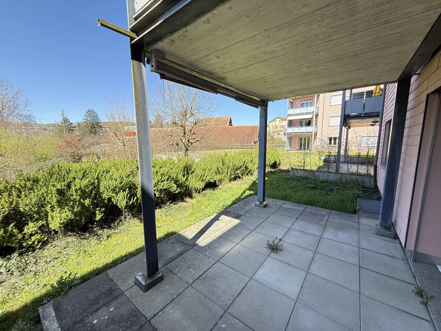 Un terrasse et de grands volumes - Photo 2 sur 11