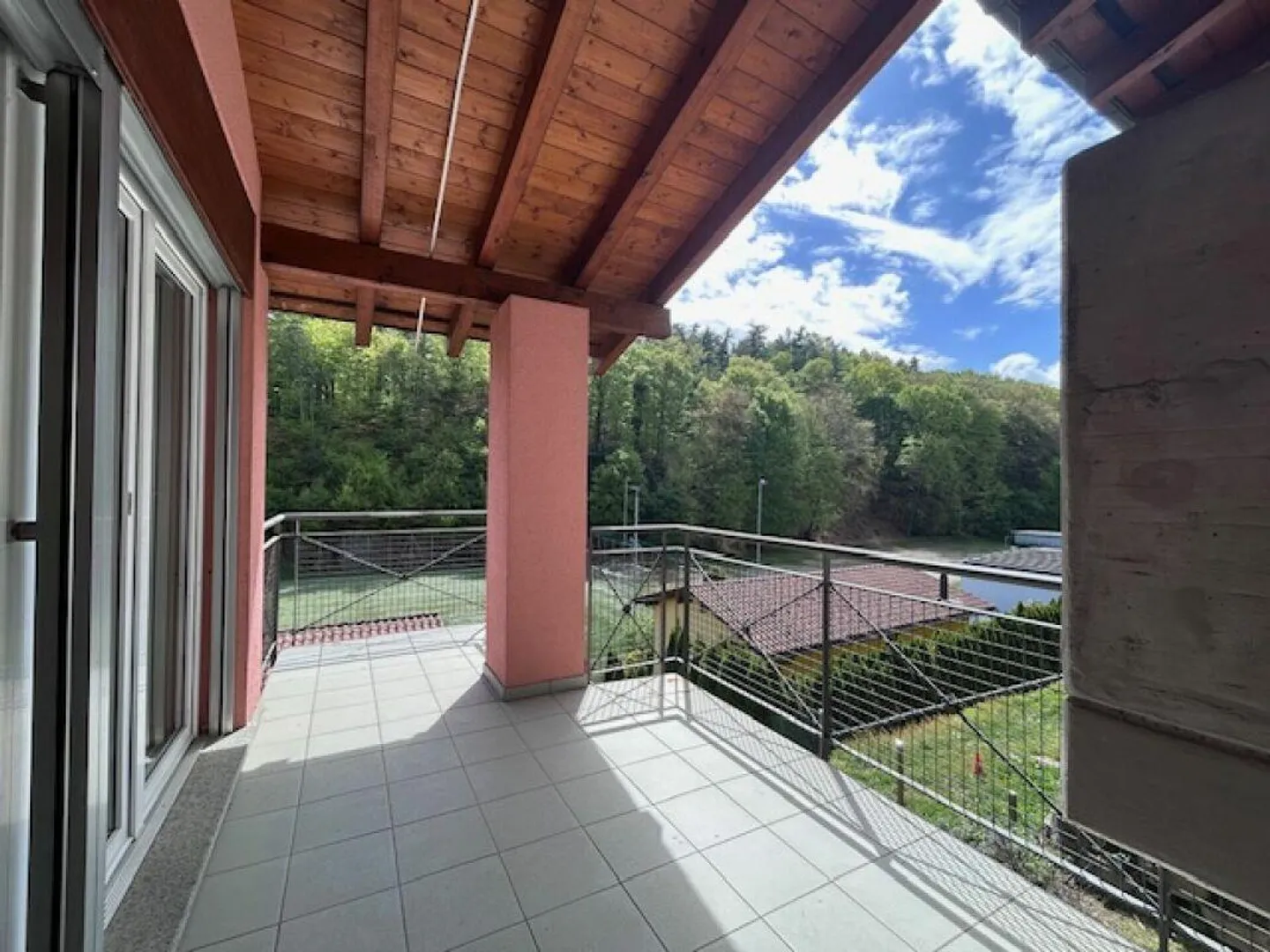 BELLE MAISON INDIVIDUELLE AVEC JARDIN ET 4 PLACES DE PARKING - Photo 11 sur 30