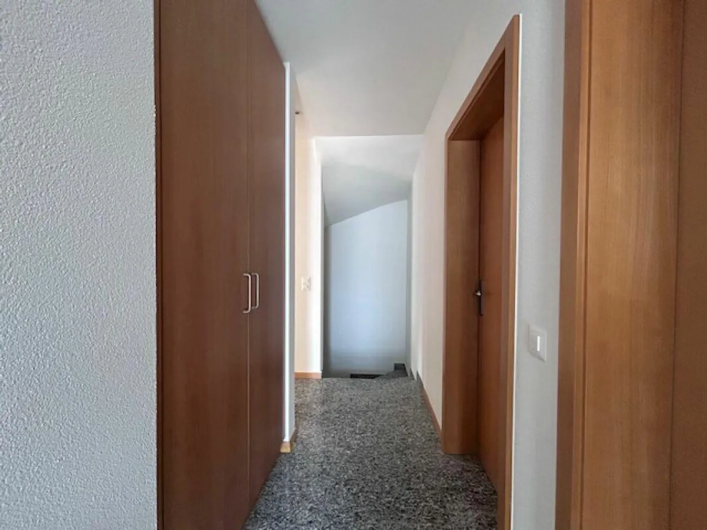BELLE MAISON INDIVIDUELLE AVEC JARDIN ET 4 PLACES DE PARKING - Photo 12 sur 30
