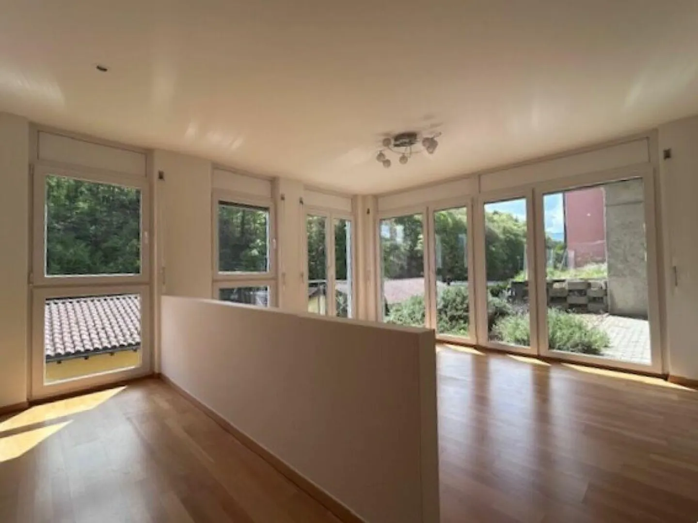 BELLE MAISON INDIVIDUELLE AVEC JARDIN ET 4 PLACES DE PARKING - Photo 14 sur 30