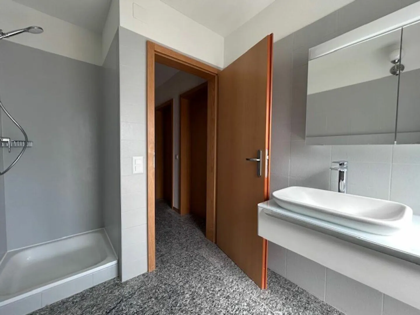 BELLE MAISON INDIVIDUELLE AVEC JARDIN ET 4 PLACES DE PARKING - Photo 18 sur 30