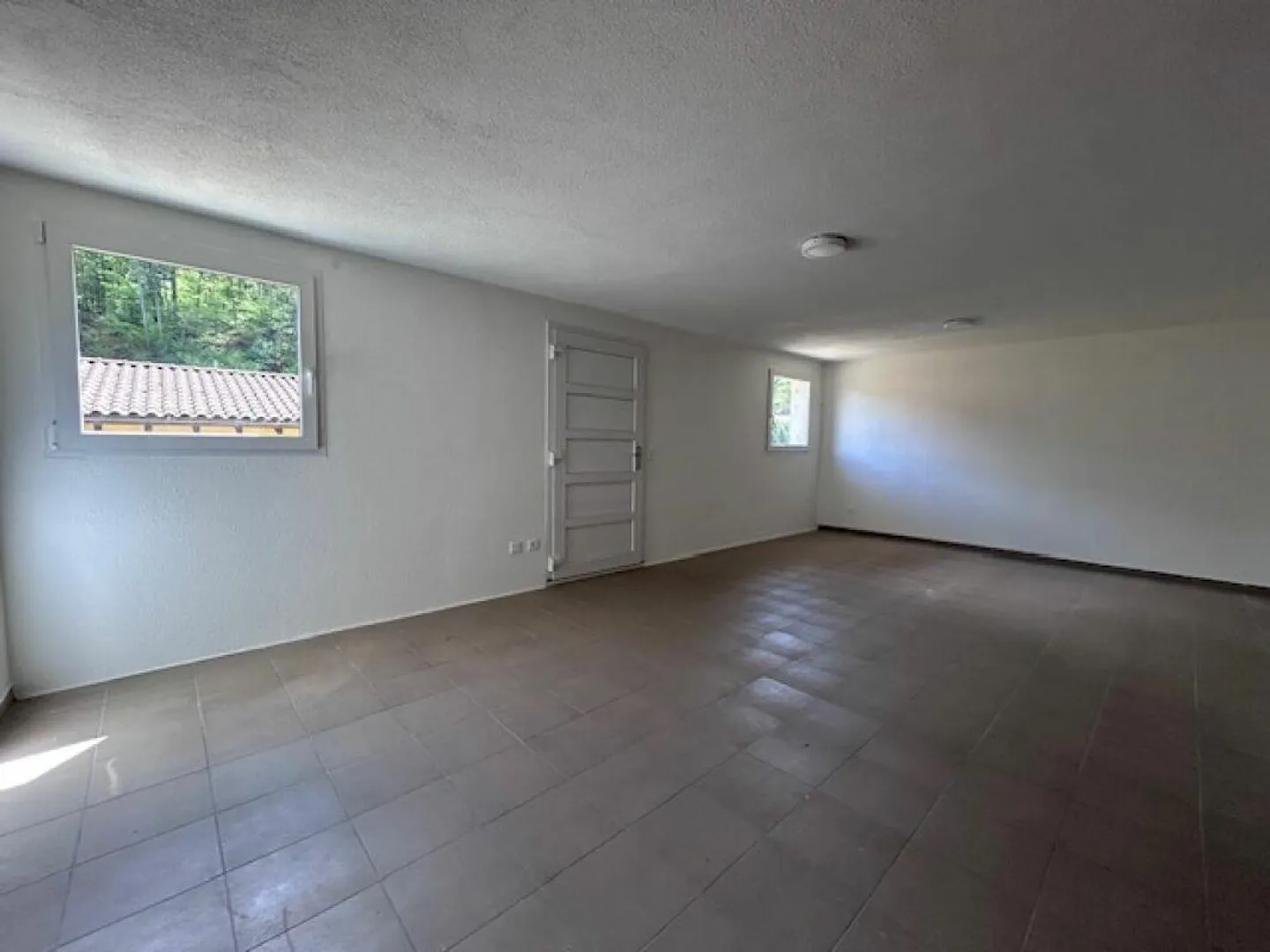 BELLE MAISON INDIVIDUELLE AVEC JARDIN ET 4 PLACES DE PARKING - Photo 22 sur 30