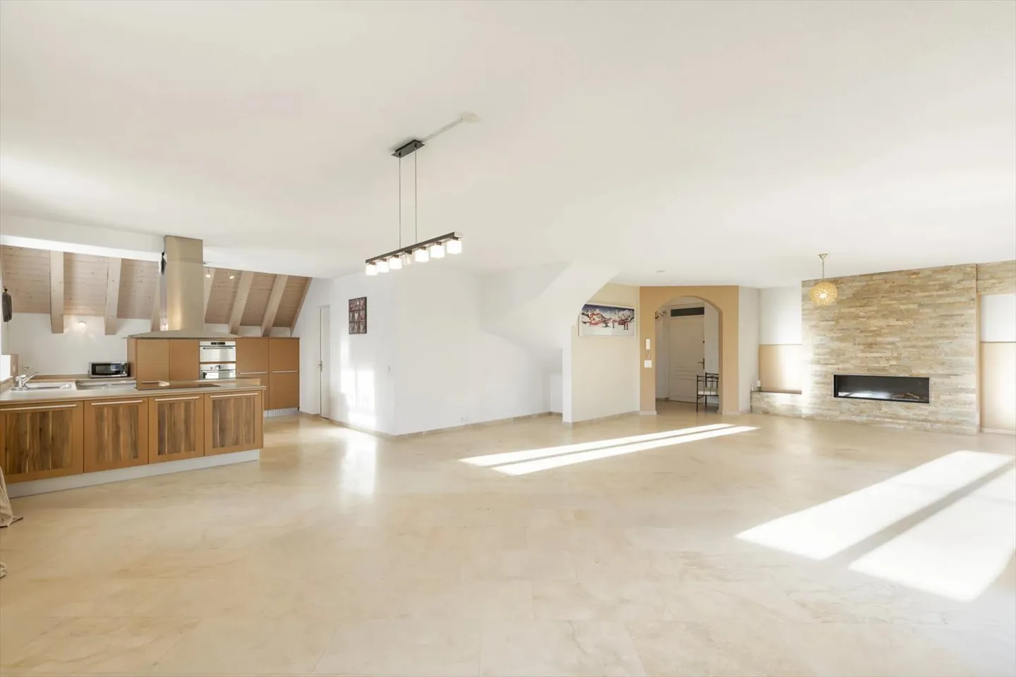 Sumptuous duplex apartment in Colombier - Rare for sale - Photo 1 sur 12