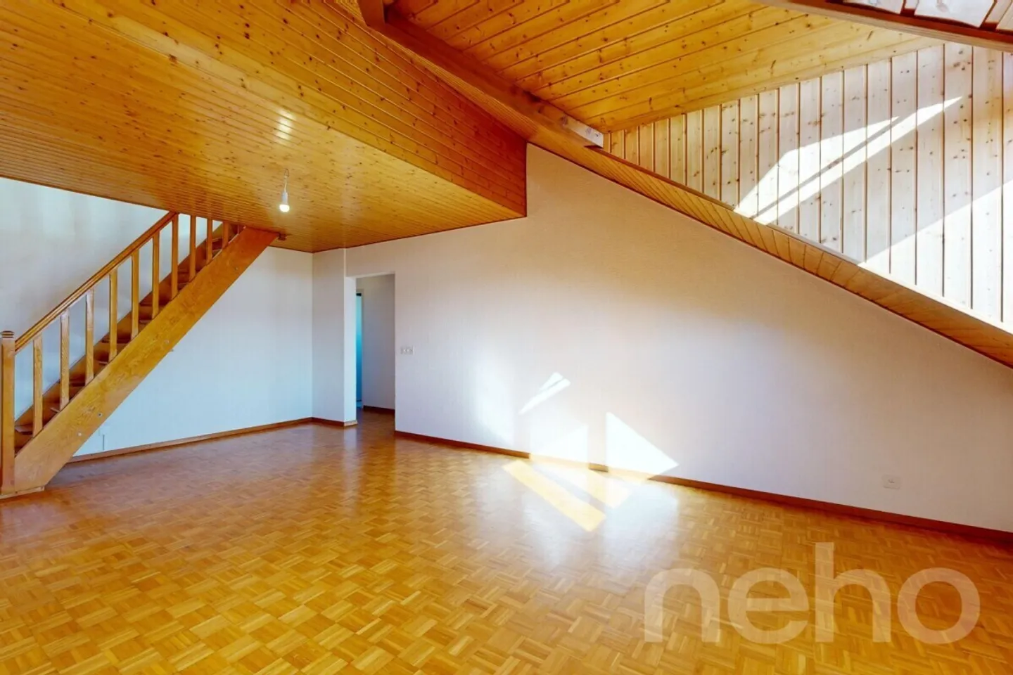 Spacious penthouse duplex just steps from the train station - Photo 5 of 12