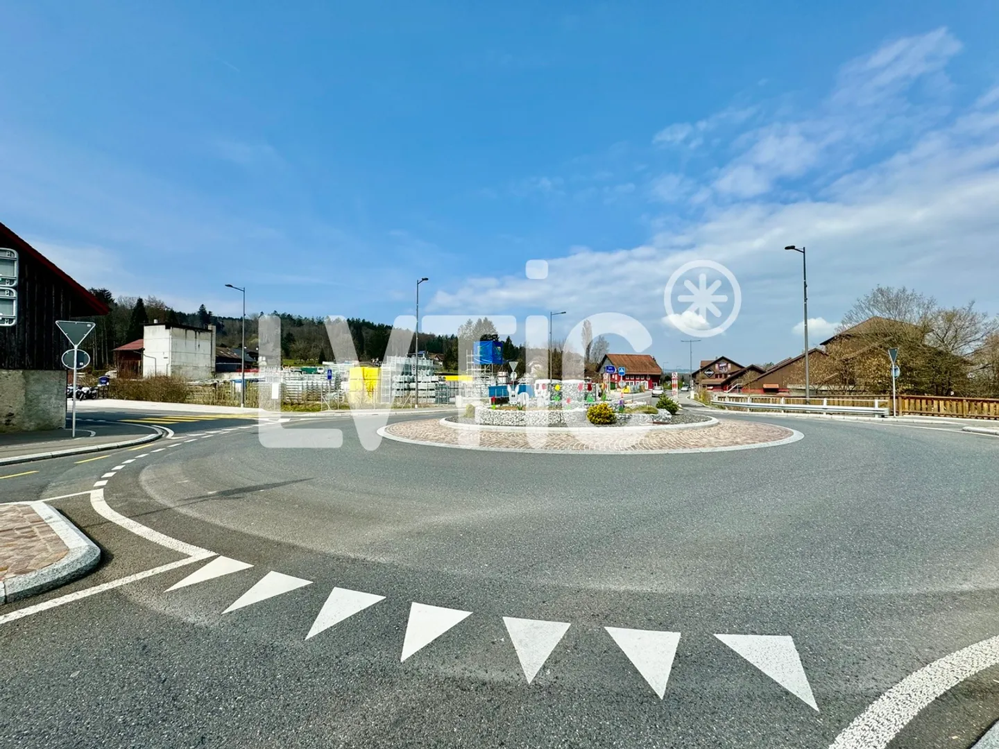 Terreno artigianale di 10.000 m2 divisibili in affitto in DDP a Servion - Foto 3 di 6