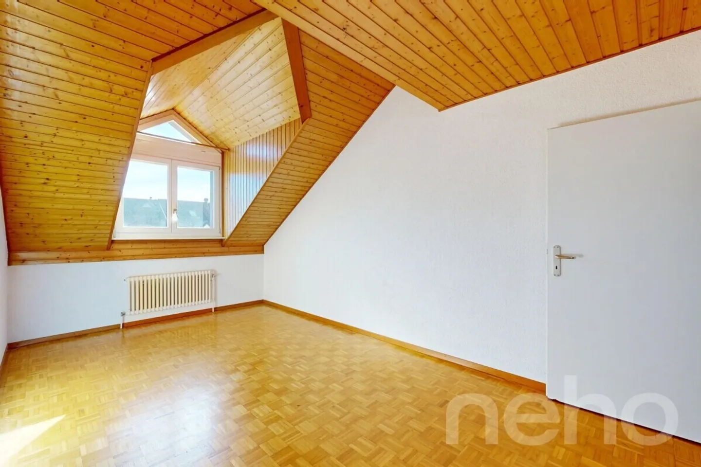 Spacious penthouse duplex just steps from the train station - Photo 10 of 12