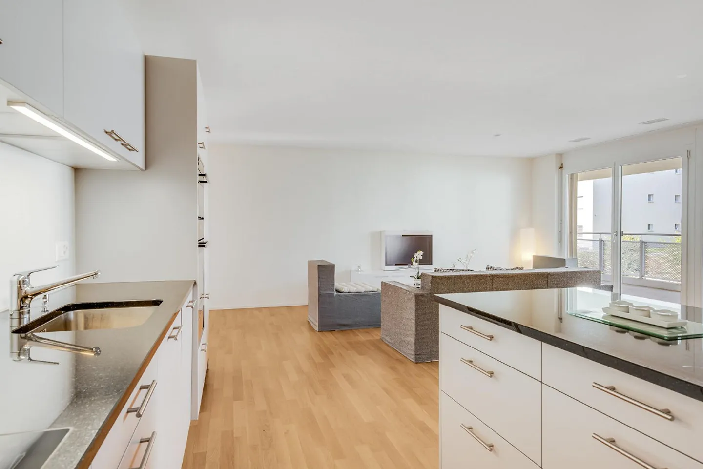 Tolle Wohnung mit grossem Balkon - Foto 4 von 13