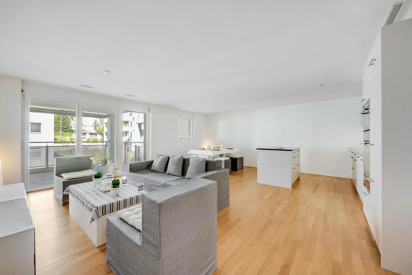 Tolle Wohnung mit grossem Balkon - Foto 2 von 13