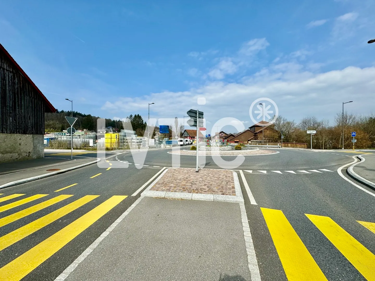 Terreno artigianale di 10.000 m2 divisibili in affitto in DDP a Servion - Foto 1 di 6