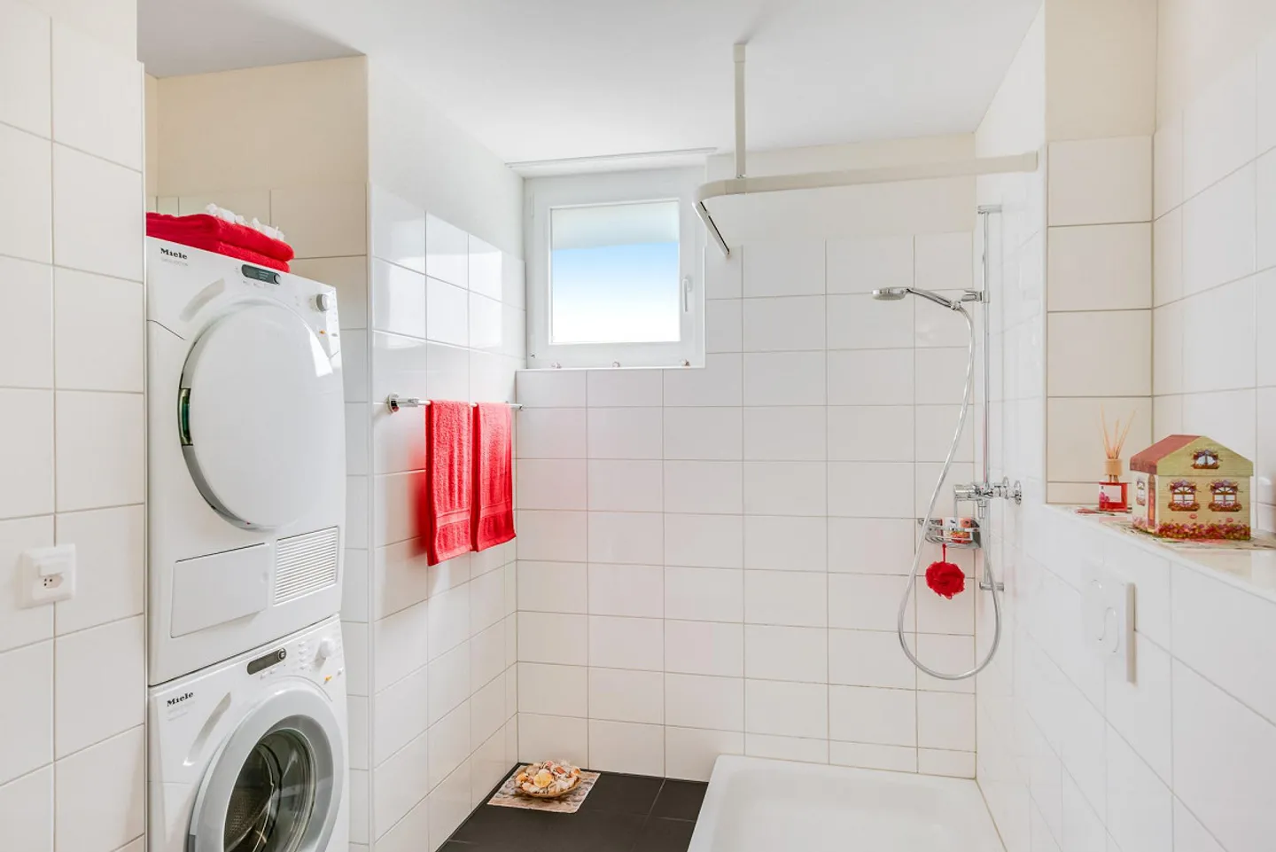 Tolle Wohnung mit grossem Balkon - Foto 8 von 13