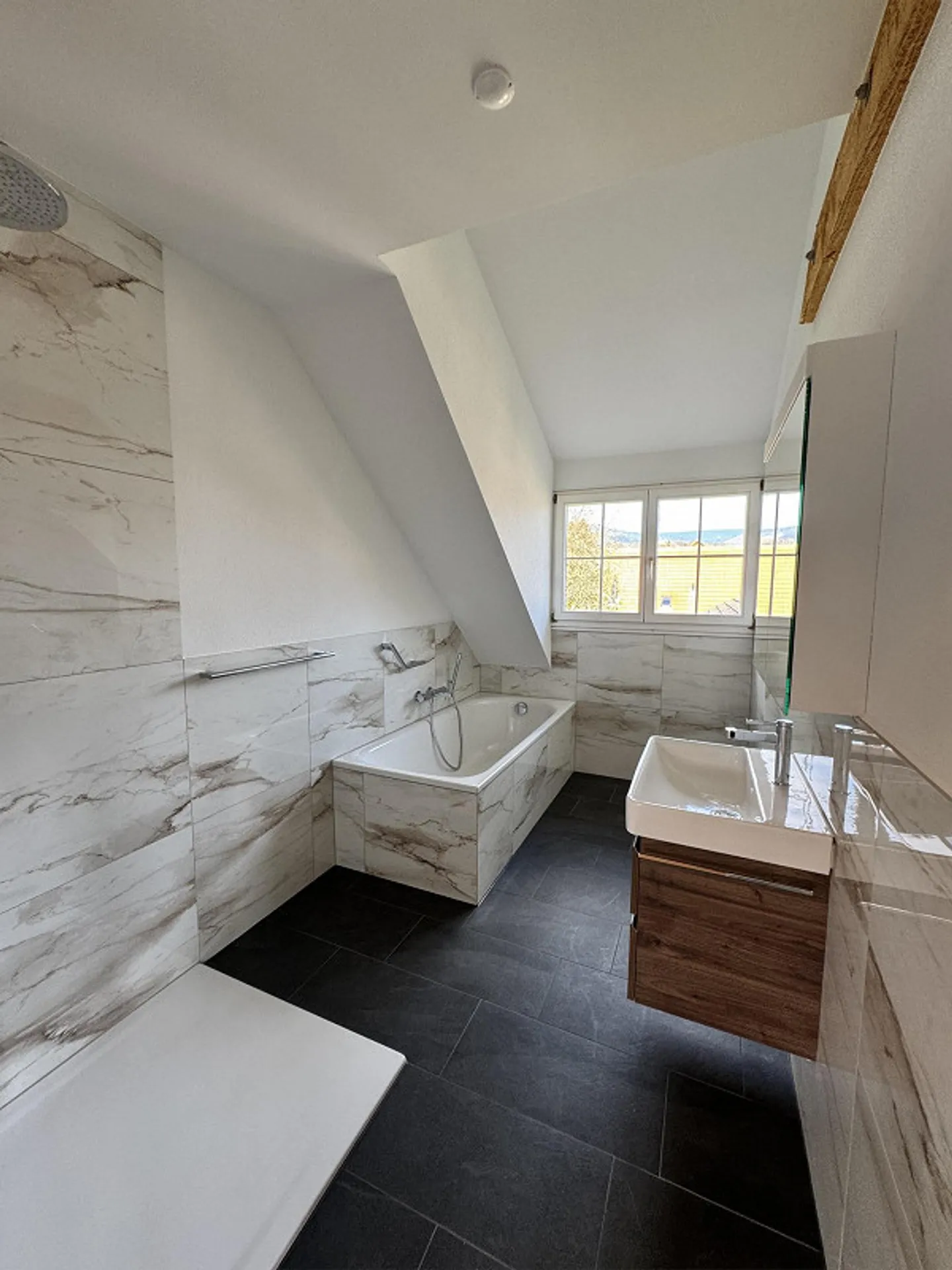 Geräumiges neues Penthouse in Röschenz - Foto 10 von 15