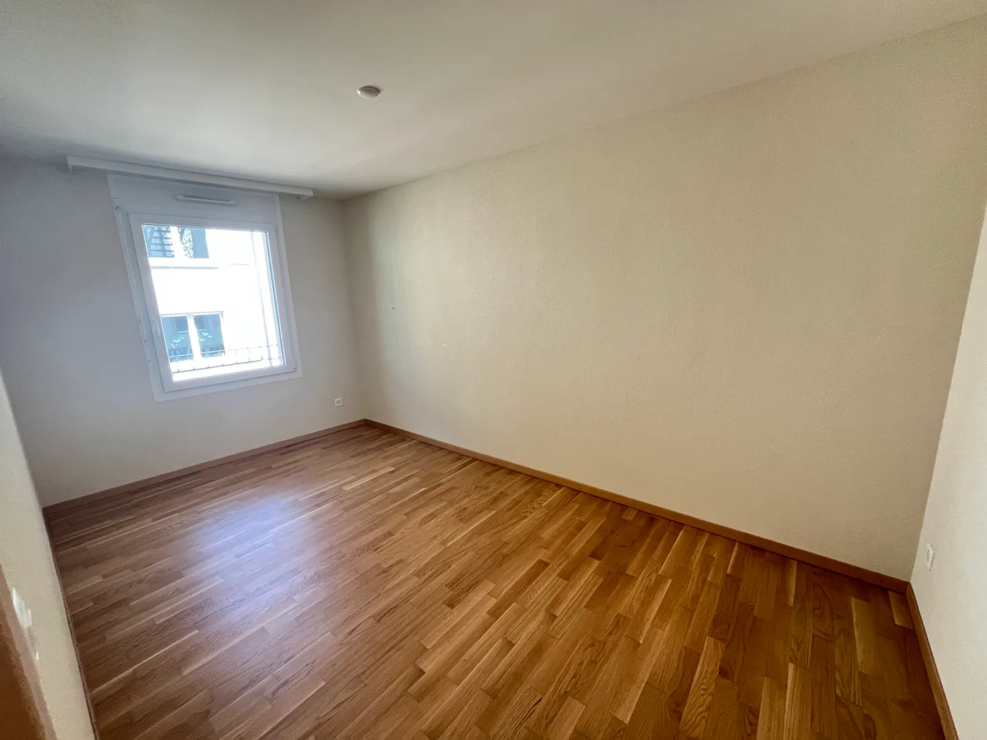 For rent 3 rooms at Route de Bourg-de-Four 23 - Photo 7 of 10