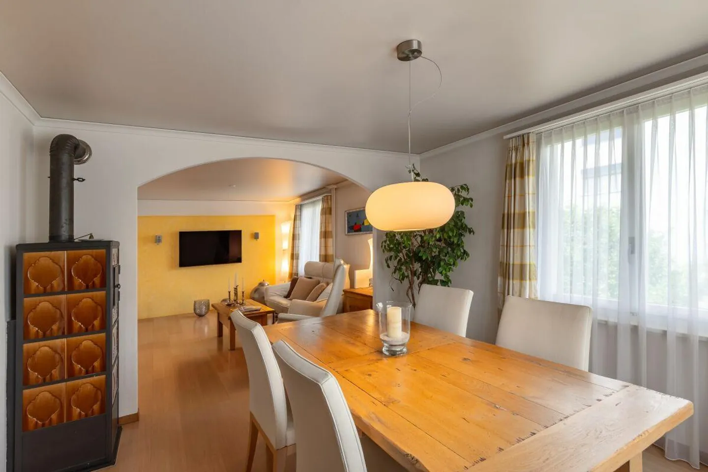 Semi-Detached House with Apartment - Photo 3 of 21