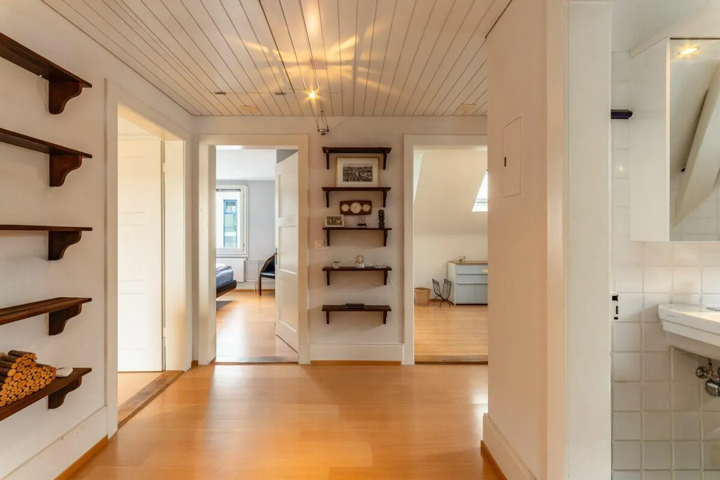 Semi-Detached House with Apartment - Photo 10 of 21