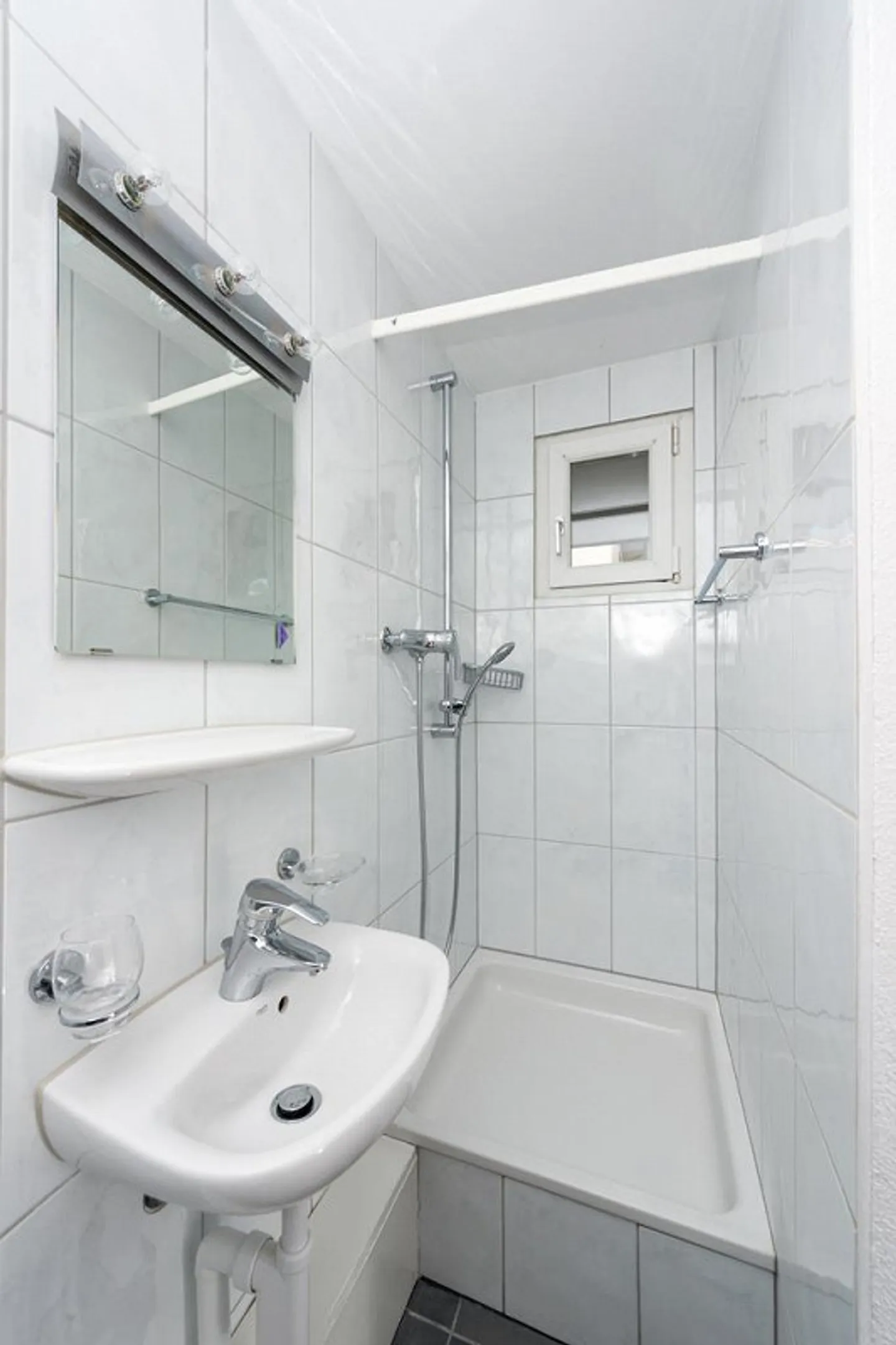 Bright 3-room apartment near recreational area - Photo 4 of 11