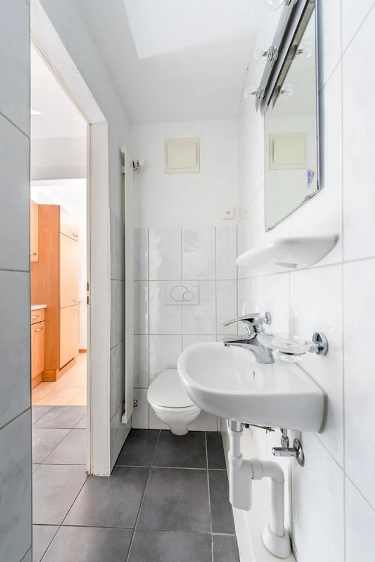 Bright 3-room apartment near recreational area - Photo 5 of 11