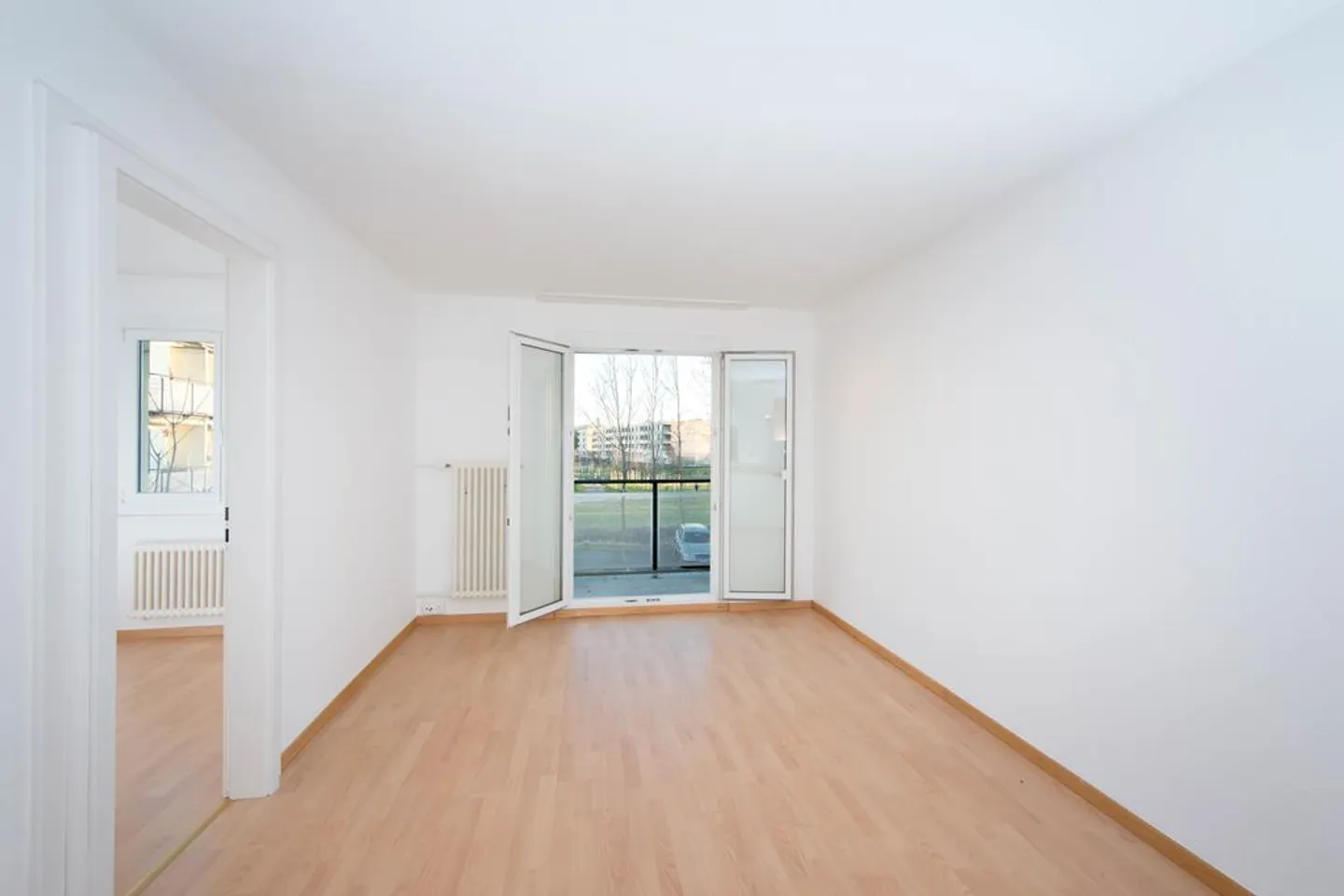 Bright 3-room apartment near recreational area - Photo 6 of 11