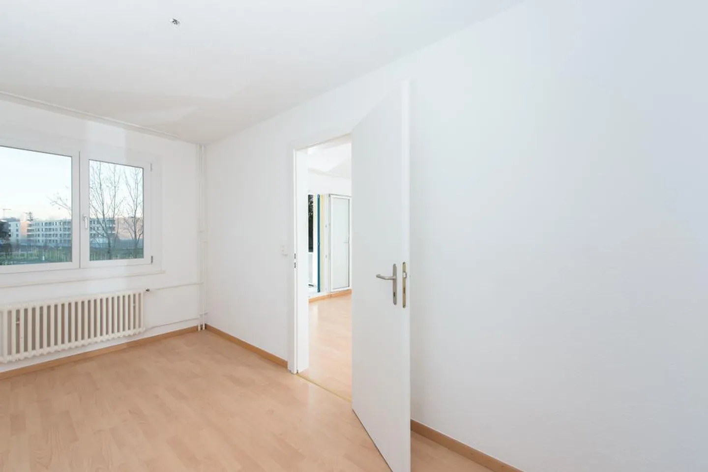 Bright 3-room apartment near recreational area - Photo 8 of 11