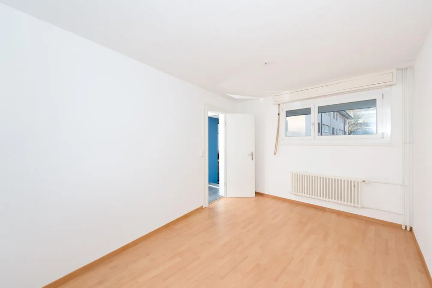 Bright 3-room apartment near recreational area - Photo 9 of 11