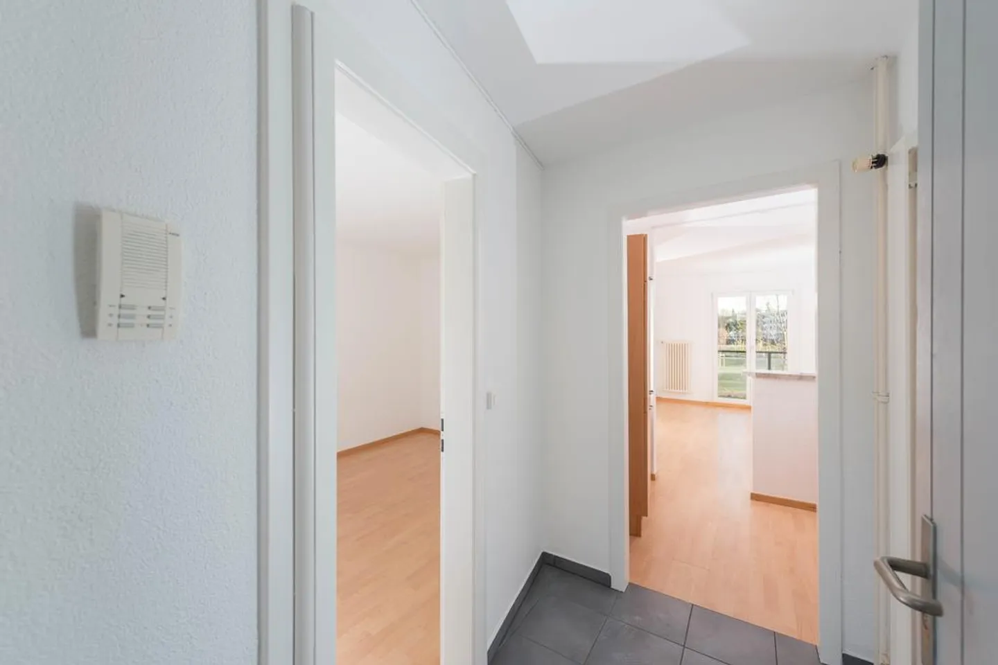 Bright 3-room apartment near recreational area - Photo 11 of 11