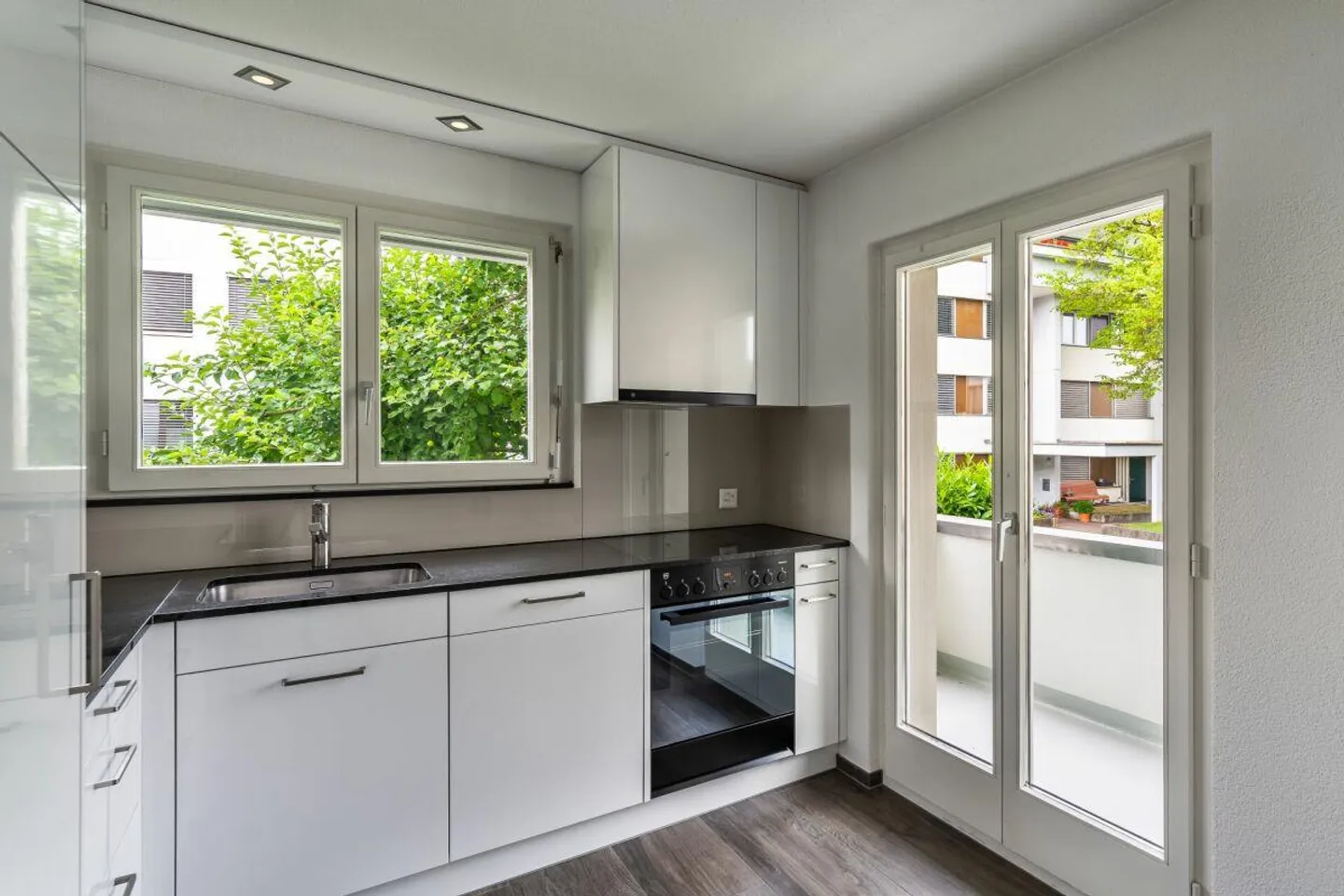 Semi-Detached House with Apartment - Photo 15 of 21
