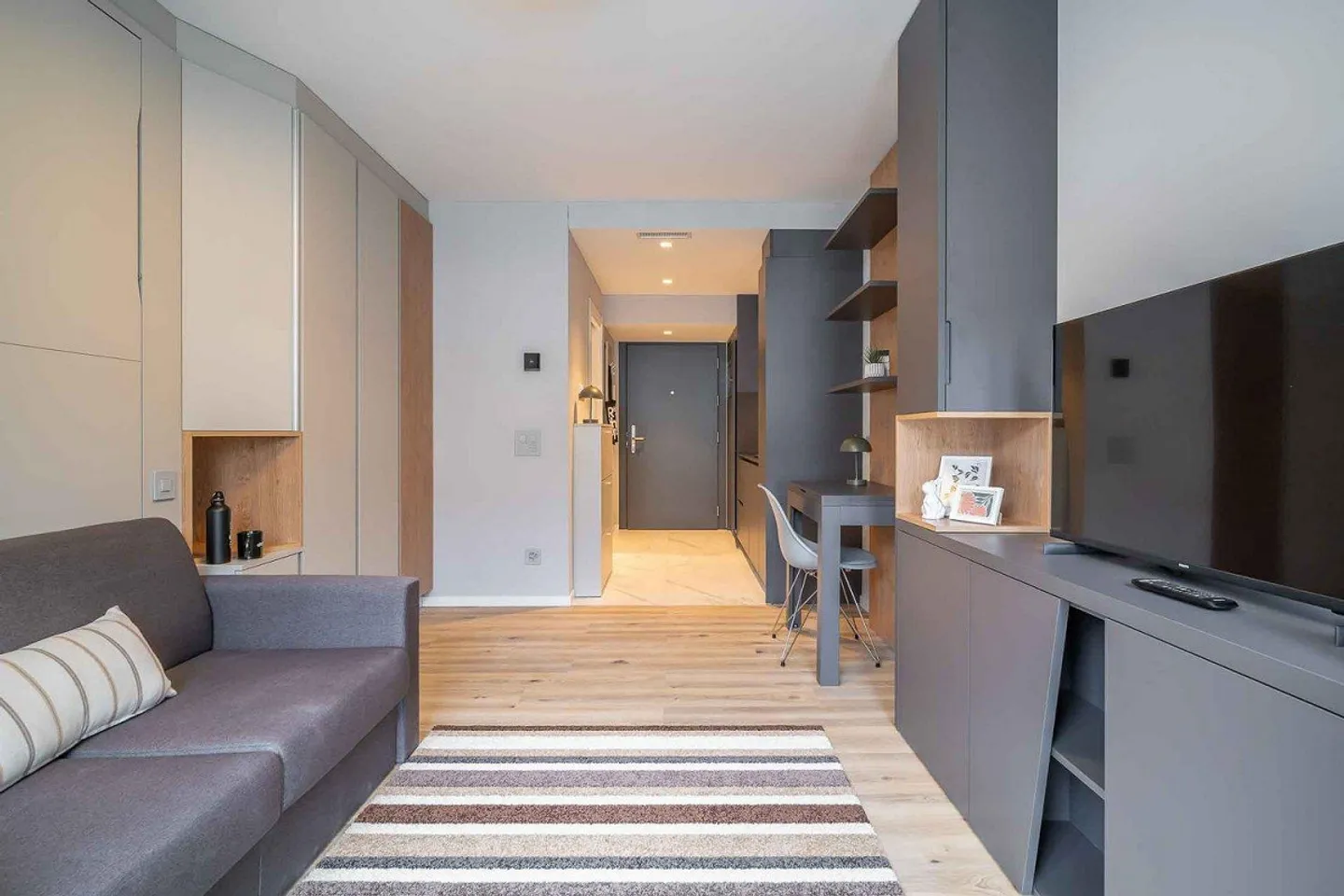 City Pop - Cosy Studio Apartments just next to HB Zürich - Photo 2 of 14