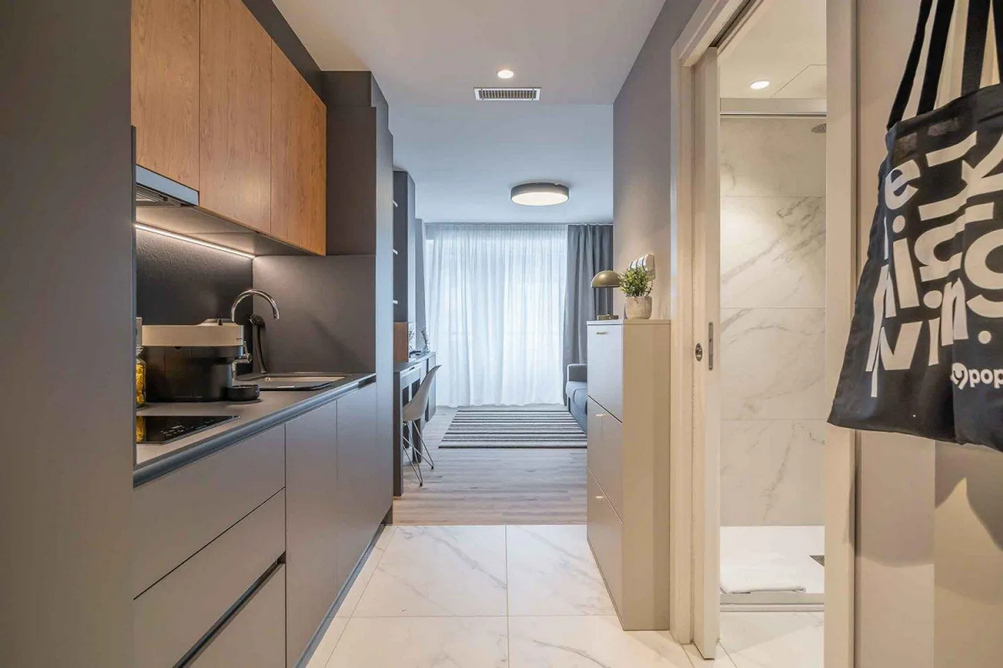 City Pop - Cosy Studio Apartments just next to HB Zürich - Photo 3 of 14