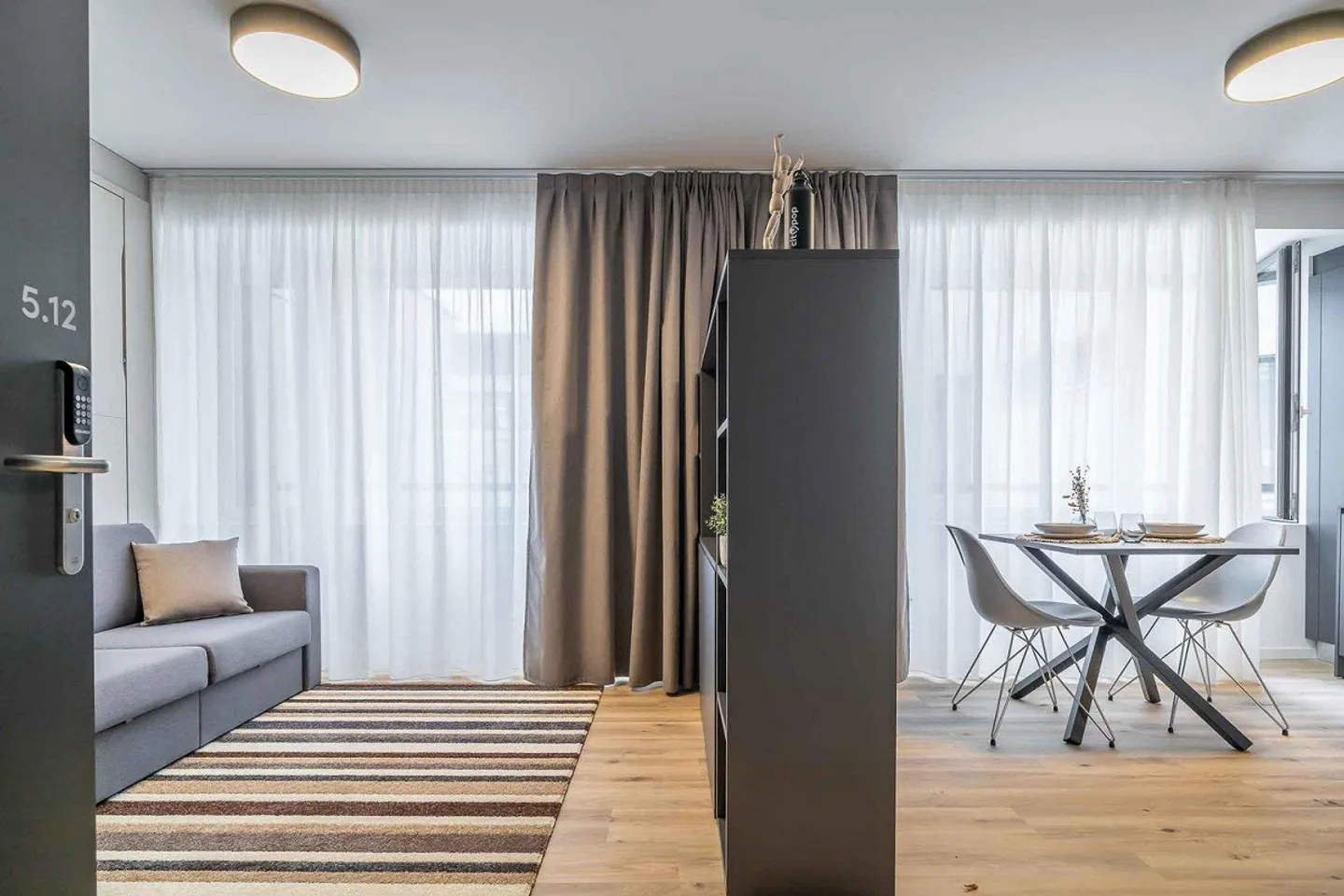 City Pop - Cosy Studio Apartments just next to HB Zürich - Photo 8 of 14