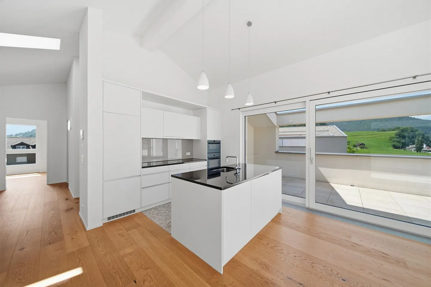 HIGH-QUALITY 3.5 ROOM PENTHOUSE APARTMENT WITH A VIEW - Photo 5 of 5