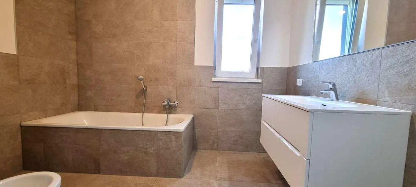 Modernes Apartment in Sant'Antonino - Foto 7 von 13