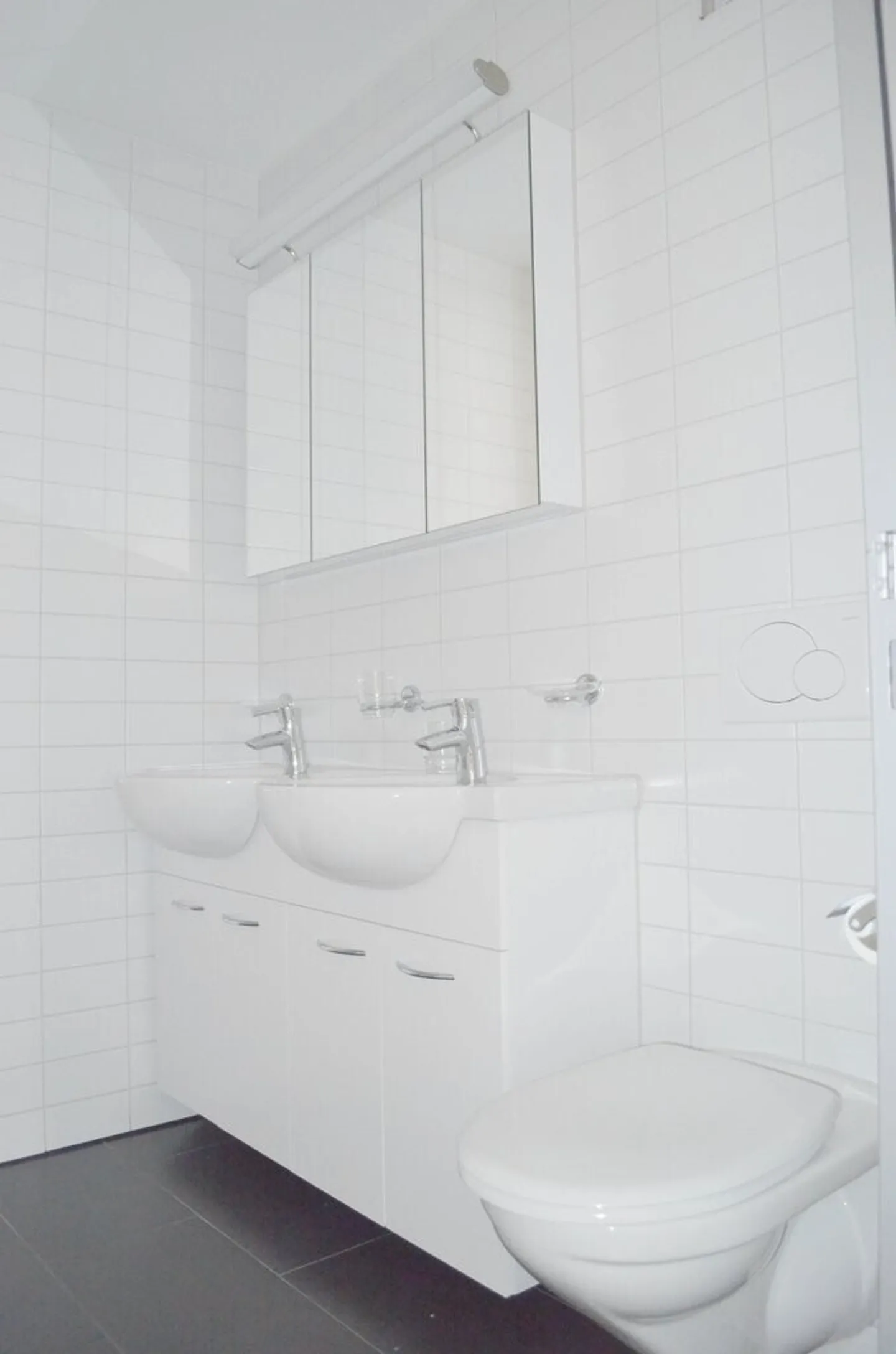 Modern Family Apartment - Photo 8 of 12