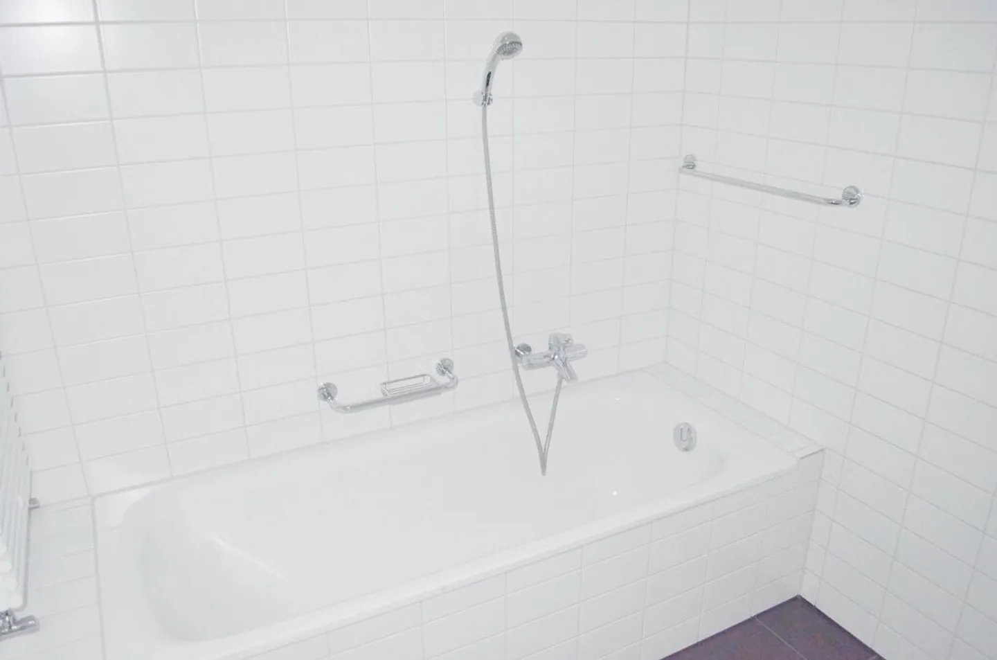 Modern Family Apartment - Photo 9 of 12