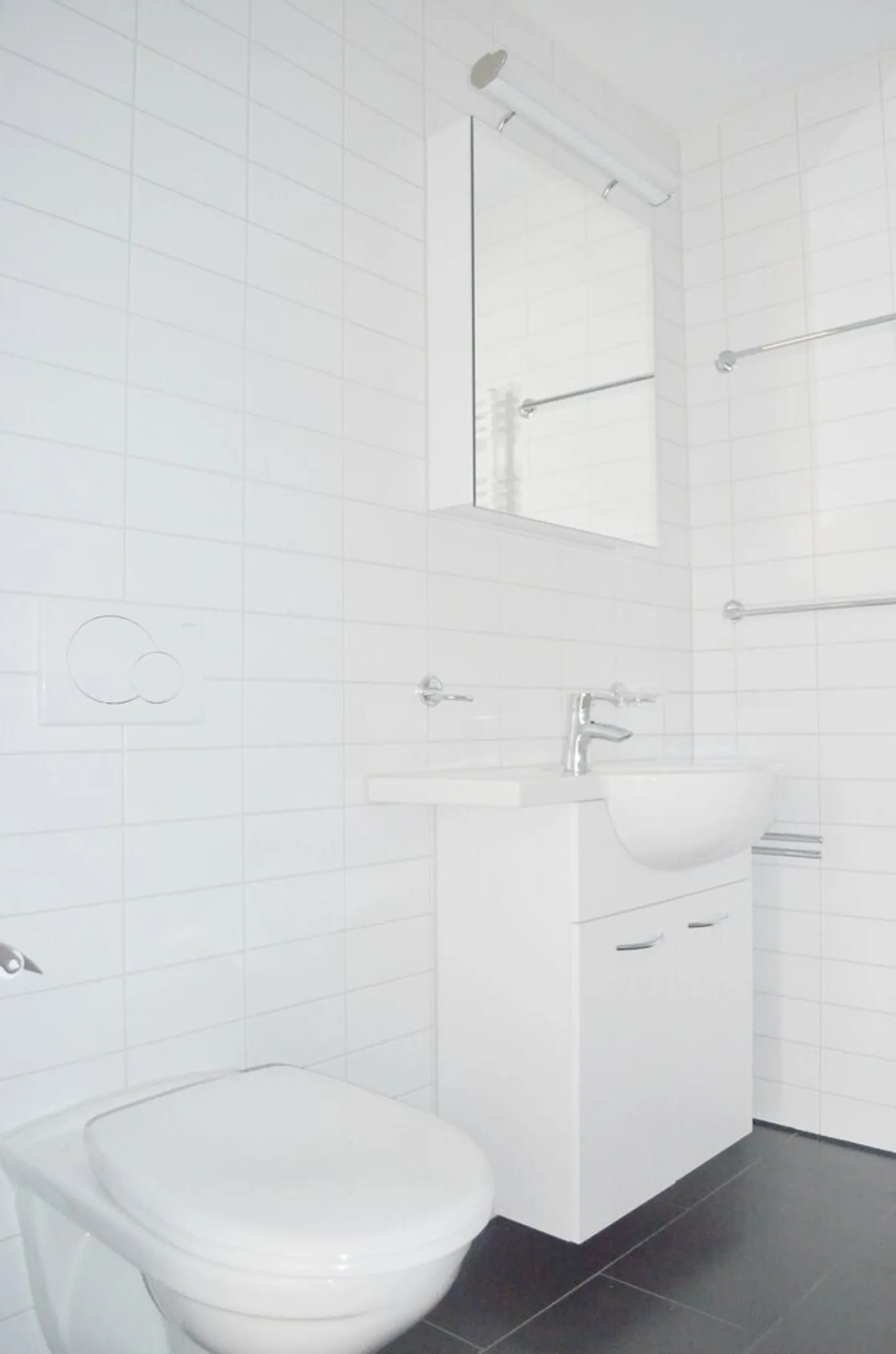 Modern Family Apartment - Photo 10 of 12