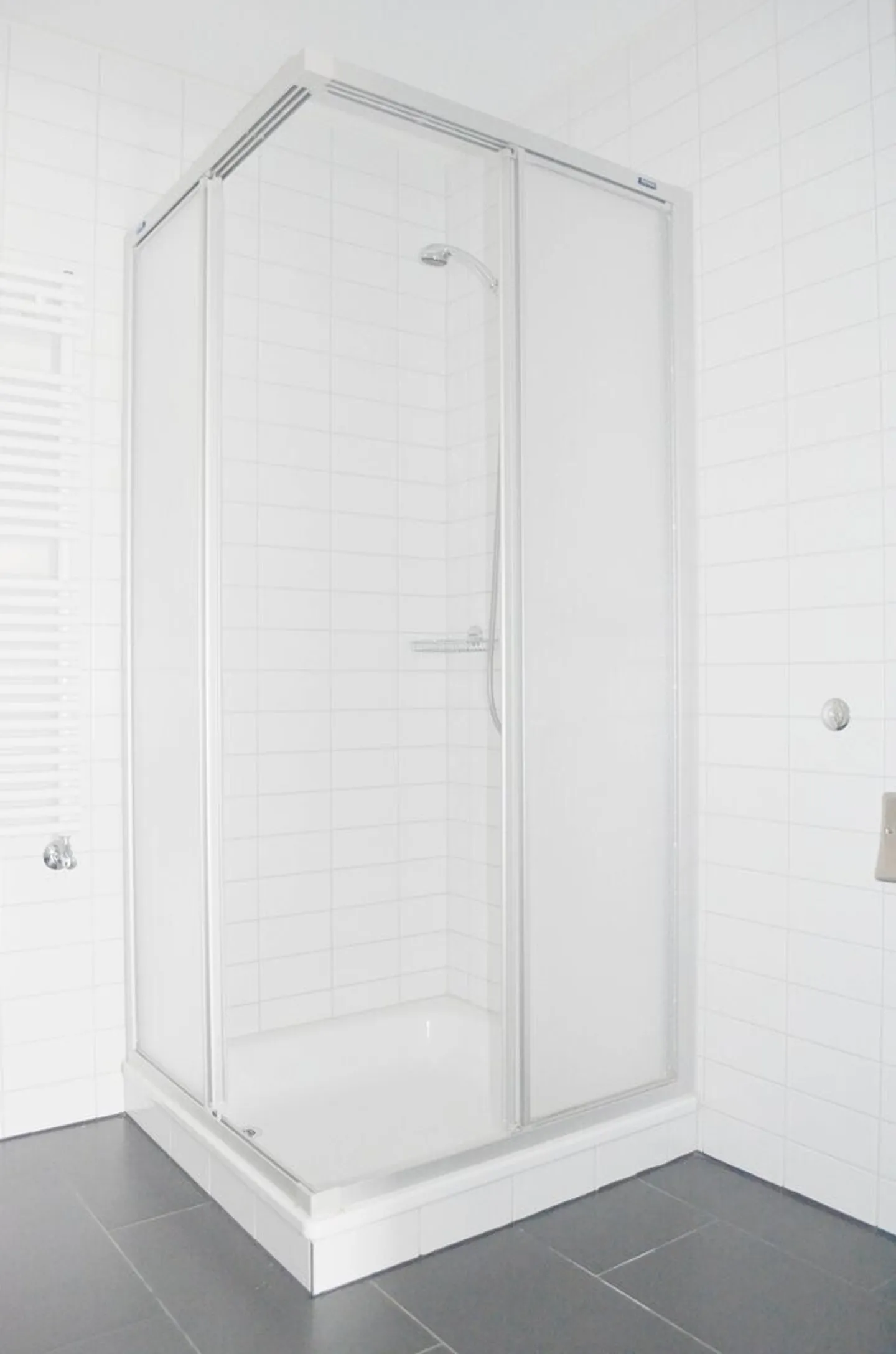 Modern Family Apartment - Photo 11 of 12