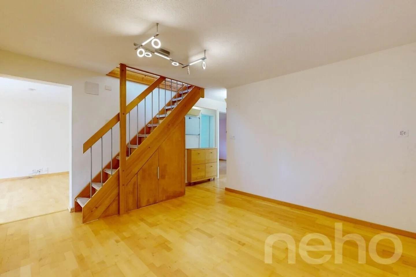 Single-family house with a separate apartment in a quiet but central location - Photo 8 of 12