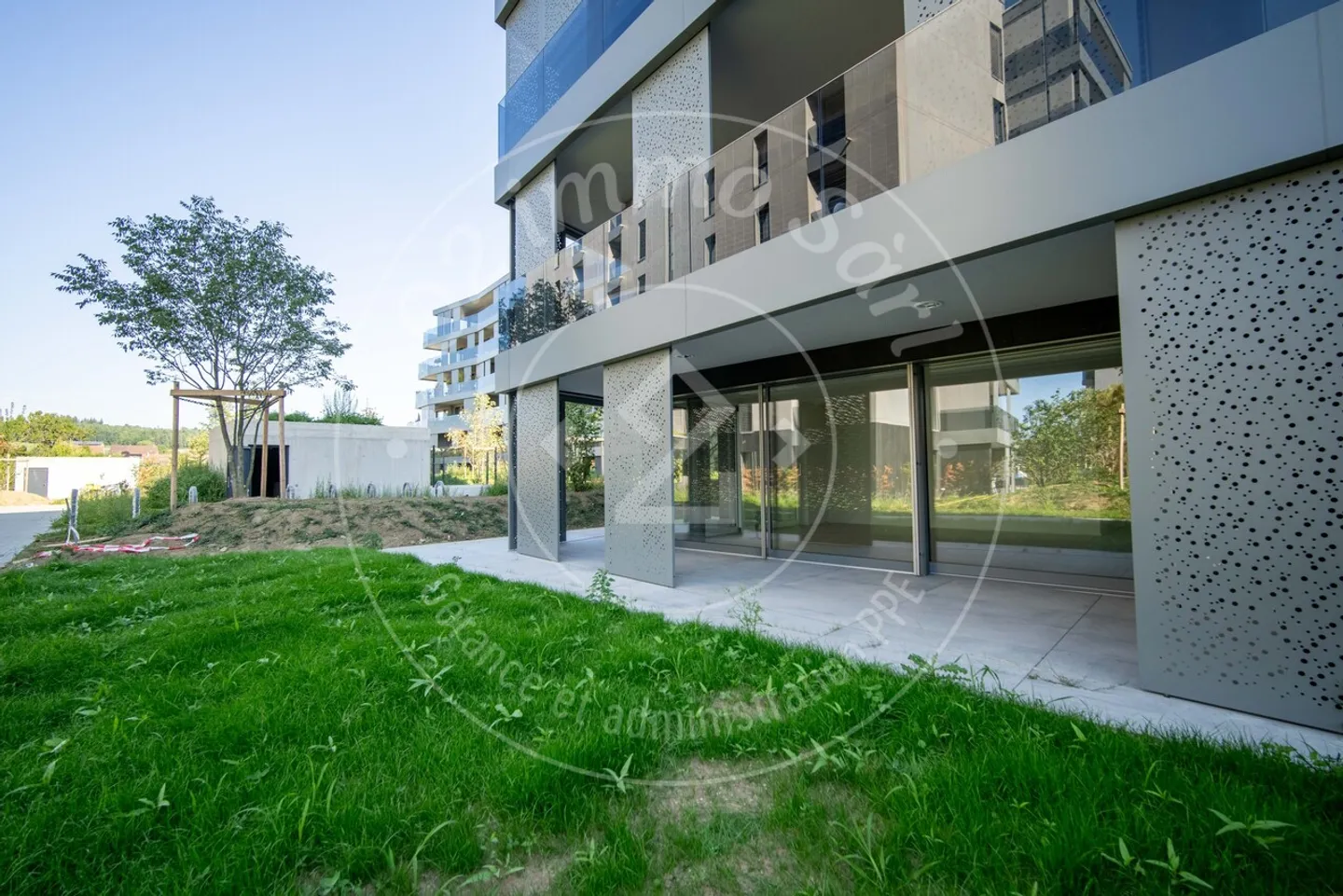 Rare 2.5-room apartment on the ground floor with garden - Photo 1 of 9
