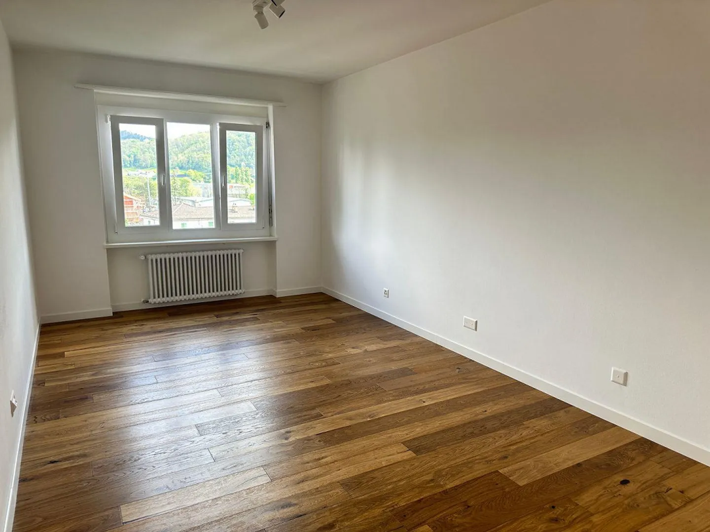 Appartamento funzionale 3,5 locali con cucina aperta, studio e posto auto incluso - Foto 4 di 8