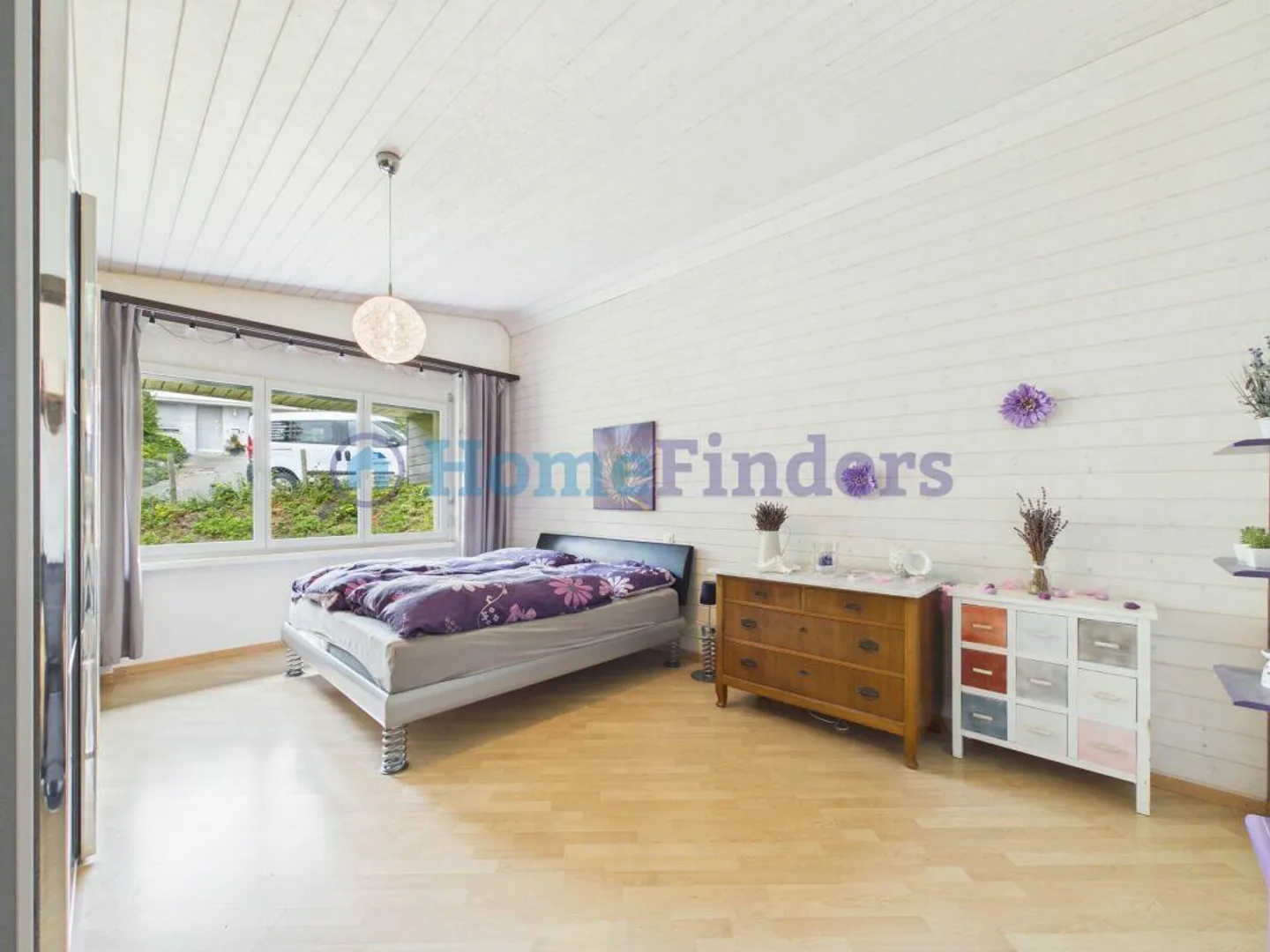 Spacious Family Home with Pool - Photo 10 of 13