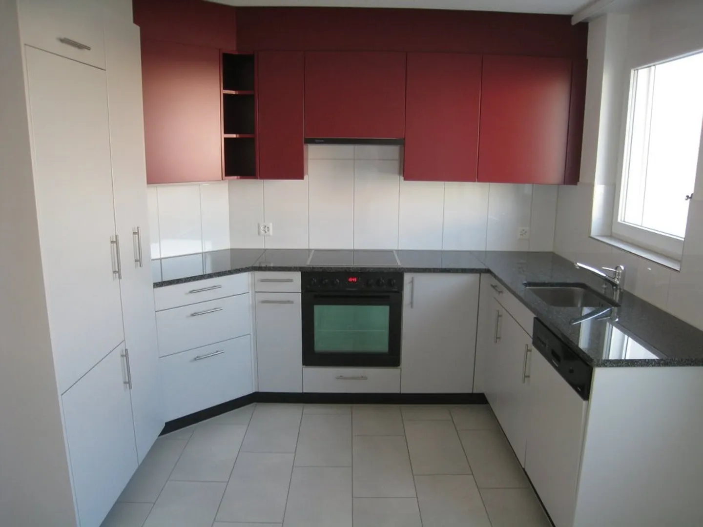 Oasi luminosa di benessere con molto spazio - Foto 2 di 9