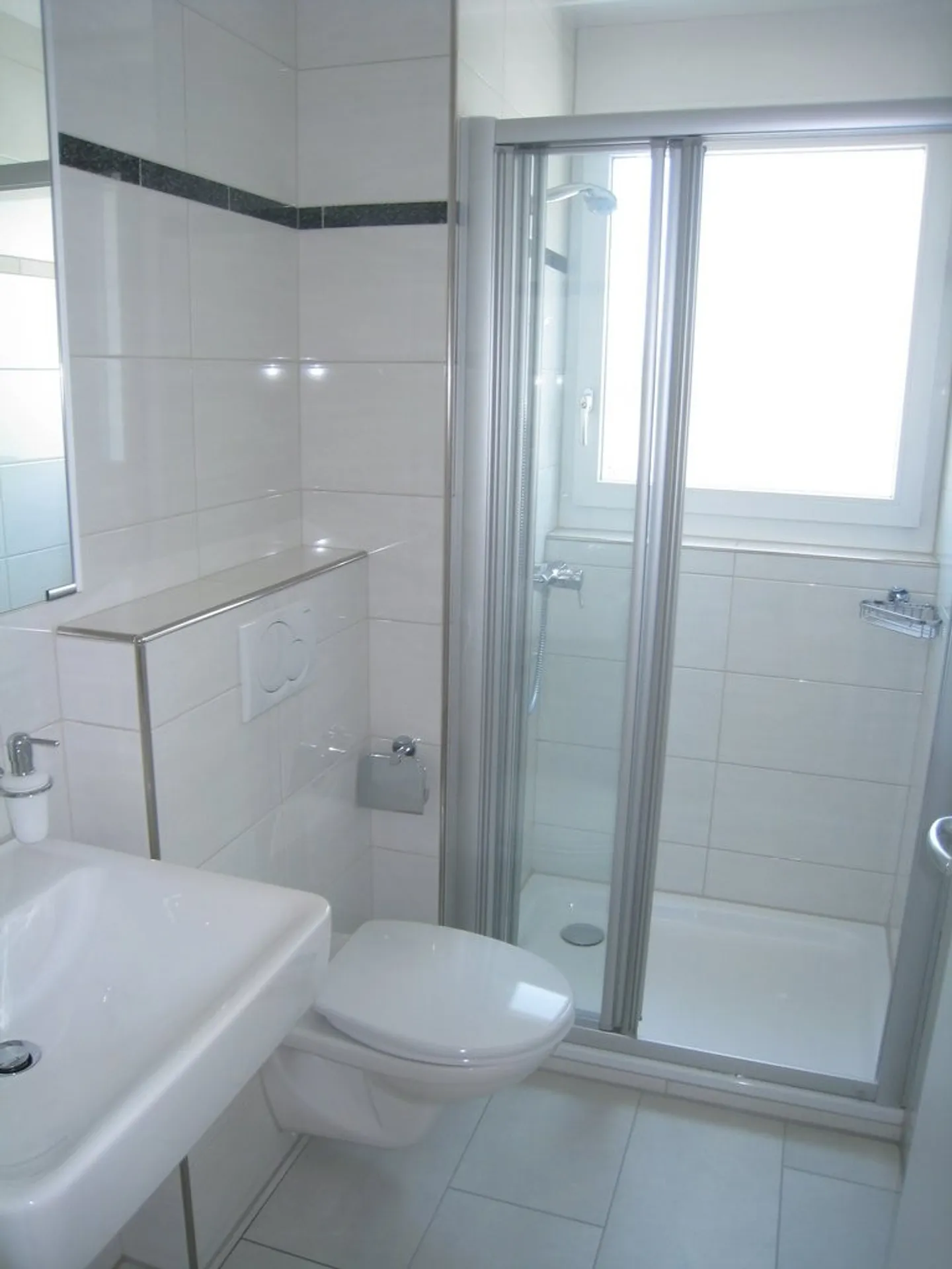 Oasi luminosa di benessere con molto spazio - Foto 4 di 9