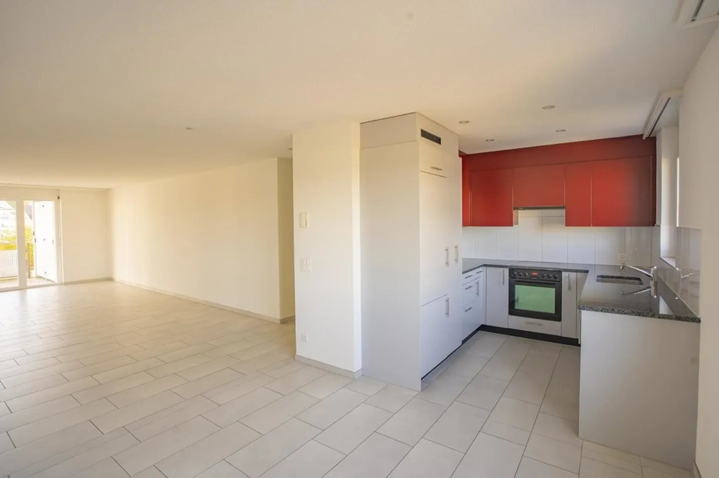 Oasi luminosa di benessere con molto spazio - Foto 5 di 9