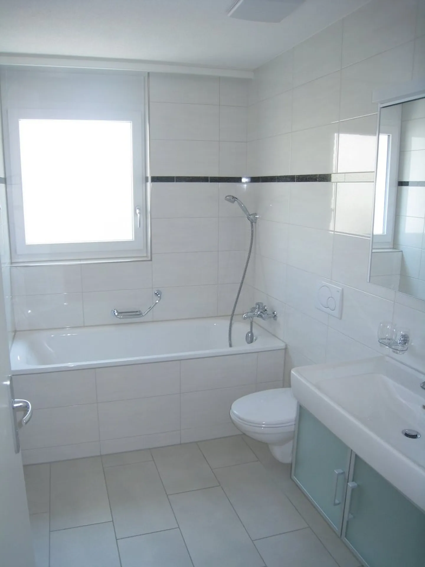 Oasi luminosa di benessere con molto spazio - Foto 3 di 9