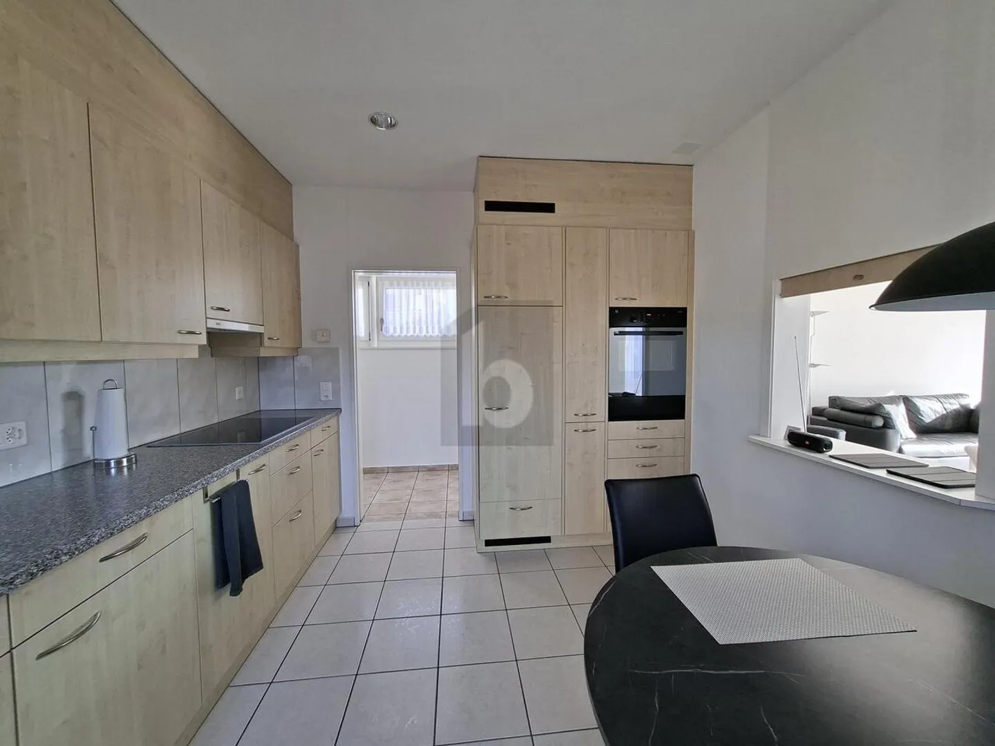 LIVE CENTRAL AND RELAXED! - Photo 3 of 6