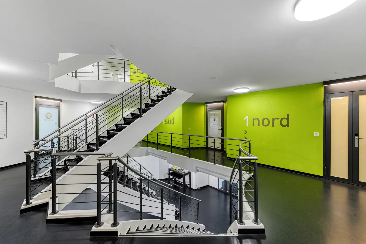 Office space for rent - Photo 2 of 9